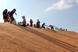 Bình Thuận nổi tiếng với du lịch trượt cát (Ảnh minh họa).