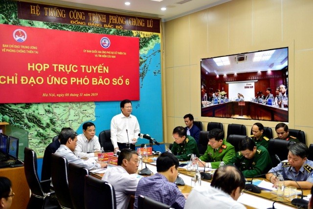 Phó Thủ tướng Chính phủ Trịnh Đình Dũng chủ trì họp trực tuyến.