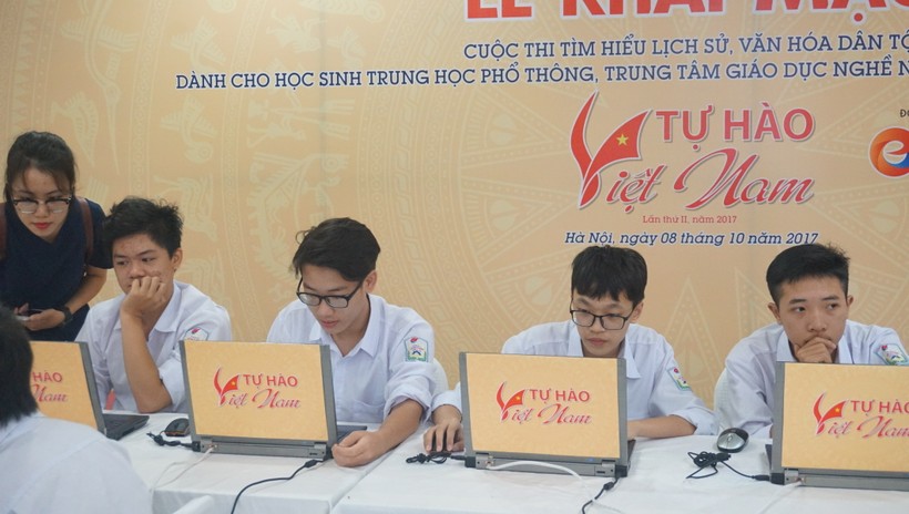 Những thí sinh đầu tiên chính thức tham dự cuộc thi trực tuyến "Tự hào Việt Nam"