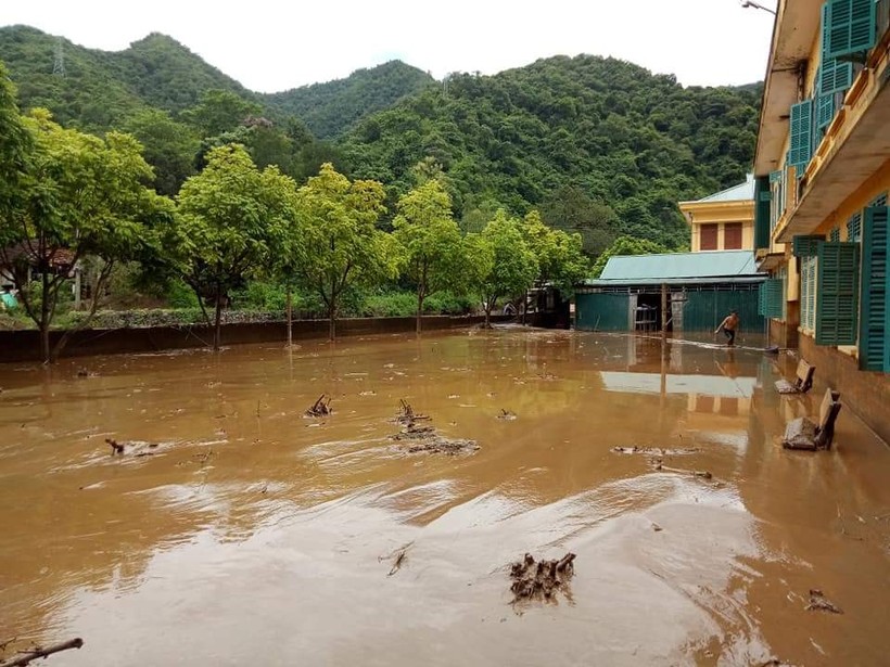 Trường PTDTBT – THCS Tà Hộc ngập trong bùn lầy