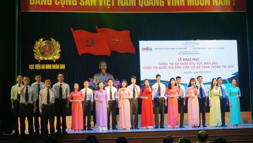 Tiết mục văn nghệ chào mừng lễ khai mạc tại Hà Nội