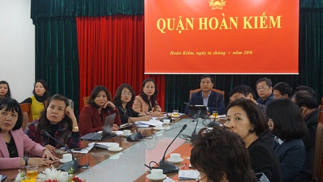 Toàn cảnh hội nghị trực tuyến tại điểm cầu quận Hoàn Kiếm
