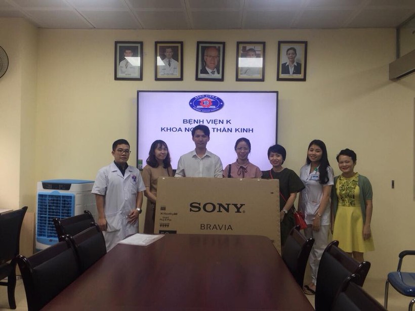 Ngân hàng TMCP Công Thương Việt Nam trao tặng ti vi cho bệnh viện K.