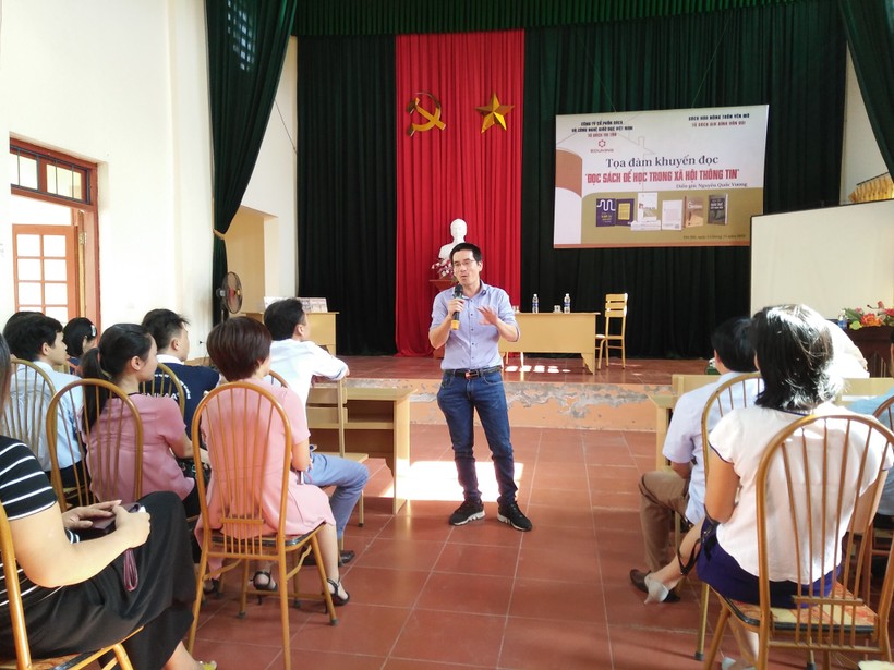 Nhà nghiên cứu Nguyễn Quốc Vương chia sẻ tại tọa đàm