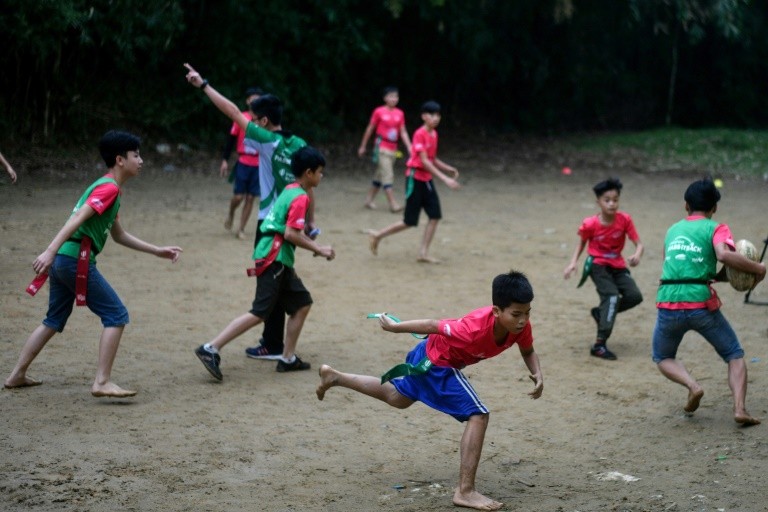 Trang tin quốc tế AFP: Kỳ vọng phổ biến đam mê với trái bóng bầu dục ở trẻ em Việt Nam