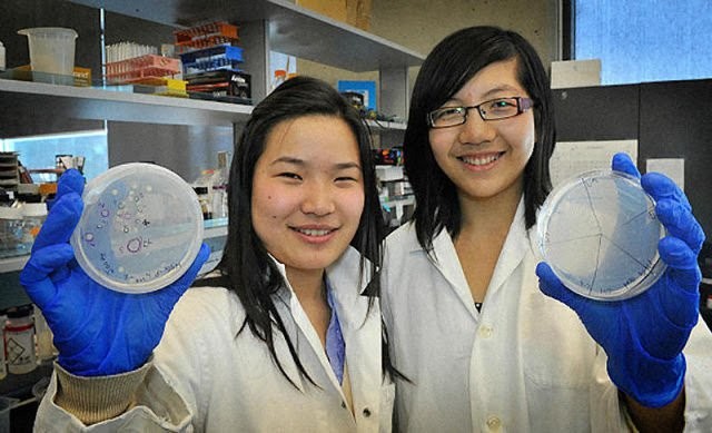 Hai nữ sinh viên chuyển hóa nhựa thành hợp chất có ích