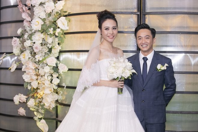 Sau 2 năm hẹn hò, Cường Đô La – Đàm Thu Trang chính thức về chung một nhà bằng đám cưới “cổ tích” diễn ra vào tối 28/7.