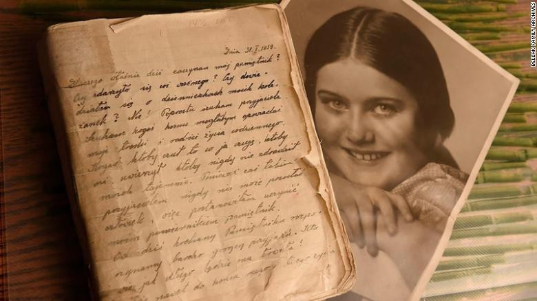 Renia Spiegel sinh năm 1924 và bị phát xít Đức bắn chết năm 1942 khi cô mới 18 tuổi. Cuốn nhật ký của Renia sắp được xuất bản lần đầu tiên là một lát cắt trong cuộc đời cô gái trẻ từ năm 14 đến năm 18 tuổi. Ảnh: CNN.
