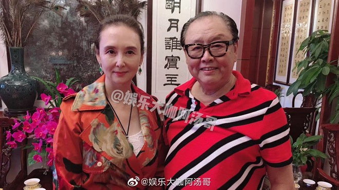 Khâu Bội Ninh năm nay đã bước sang tuổi 61. Hiện, bà là nữ doanh nhân thành đạt tại Trung Quốc.