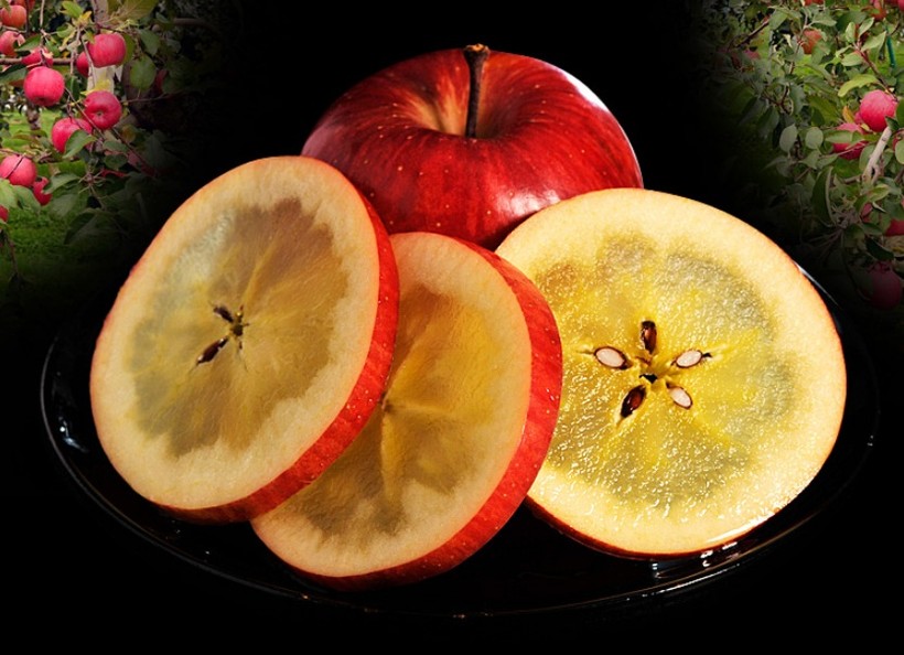 Táo mật Nhật Bản (còn gọi táo mặt trời) là một trong những giống táo đắt nhất tại xứ sở hoa anh đào. Tại Việt Nam, táo mật Nhật Bản được khách hàng săn lùng dù có giá tới 1,5 triệu đồng/kg. 