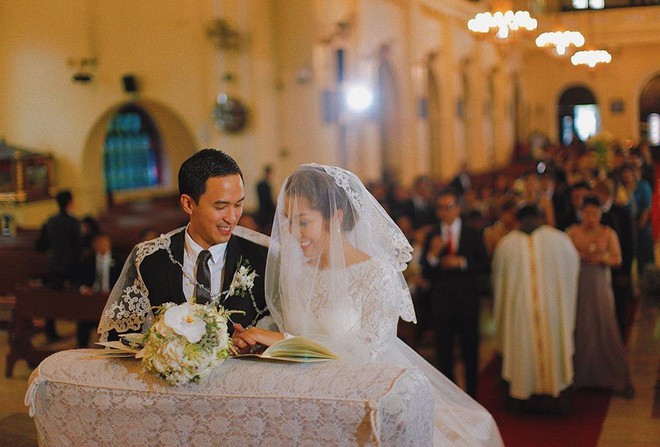Hình ảnh Tăng Thanh Hà - Louis Nguyễn trong hôn lễ cách đây 7 năm. 