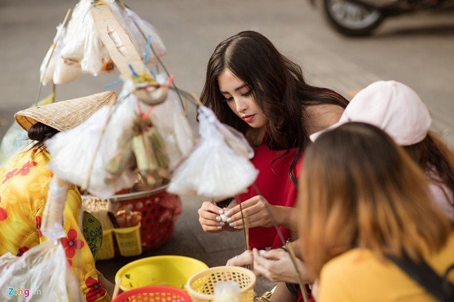 Hoa hậu Tiểu Vy rất thích ẩm thực đường phố.