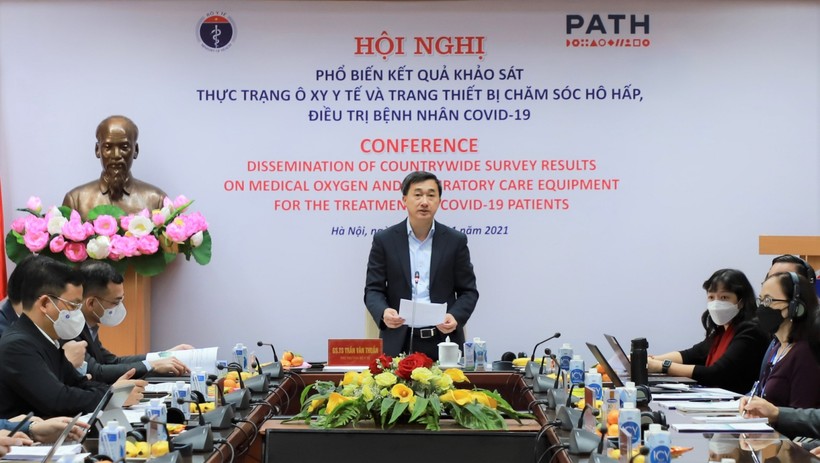 Thứ trưởng Trần Văn Thuấn. 