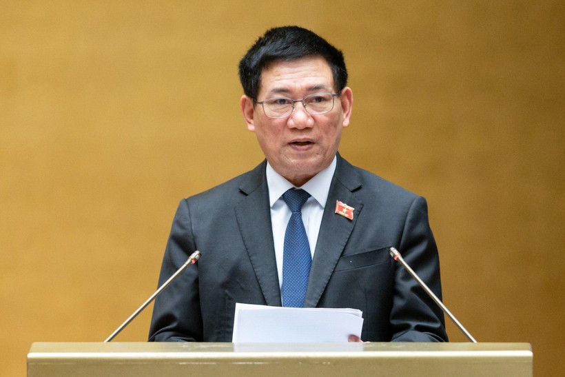 Bộ trưởng Bộ Tài chính Hồ Đức Phớc trình bày Tờ trình về dự án Luật Giá (sửa đổi). 