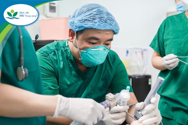 Bệnh viện ở Hà Nội liên tục cấp cứu trẻ hóc dị vật nguy kịch