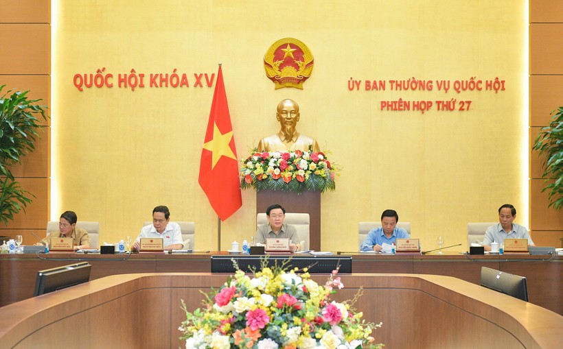 Chủ tịch Quốc hội Vương Đình Huệ chủ trì Phiên họp thứ 27 của Uỷ ban Thường vụ Quốc hội. 