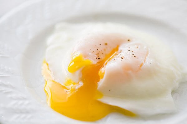 Trứng chần có giúp nam giới cải thiện sinh lý?