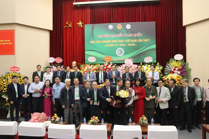 Ban Chấp hành Trung ương Hội các ngành Sinh học Việt Nam khóa VII, nhiệm kỳ 2024-2029 ra mắt Đại hội.