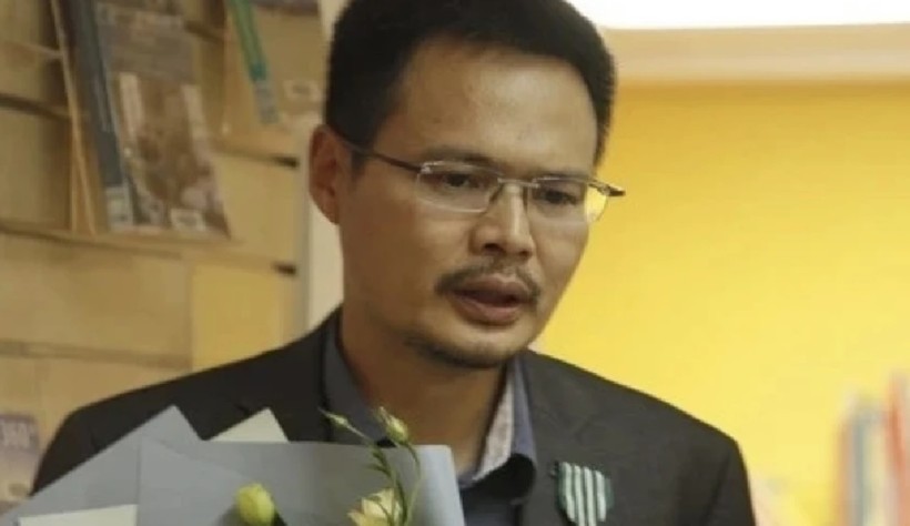 Ông Nguyễn Nhật Anh khi nhận Huân chương Hiệp sỹ Văn học và Nghệ thuật của Pháp, năm 2018.
