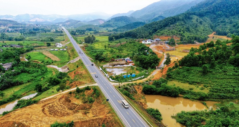 Tiếp tục đầu tư tuyến cao tốc nối Hòa Bình - Mộc Châu