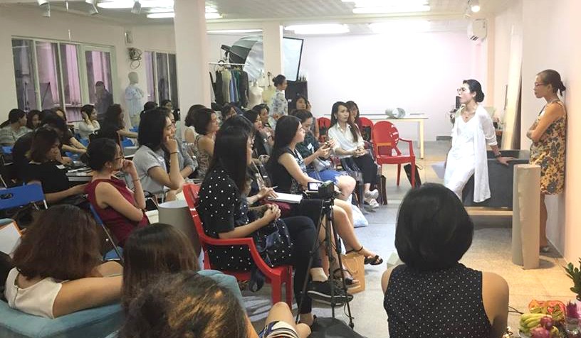 Nhiều phụ nữ quan tâm đến khởi nghiệp có mặt tại chương trình FounderGirls Power Talk