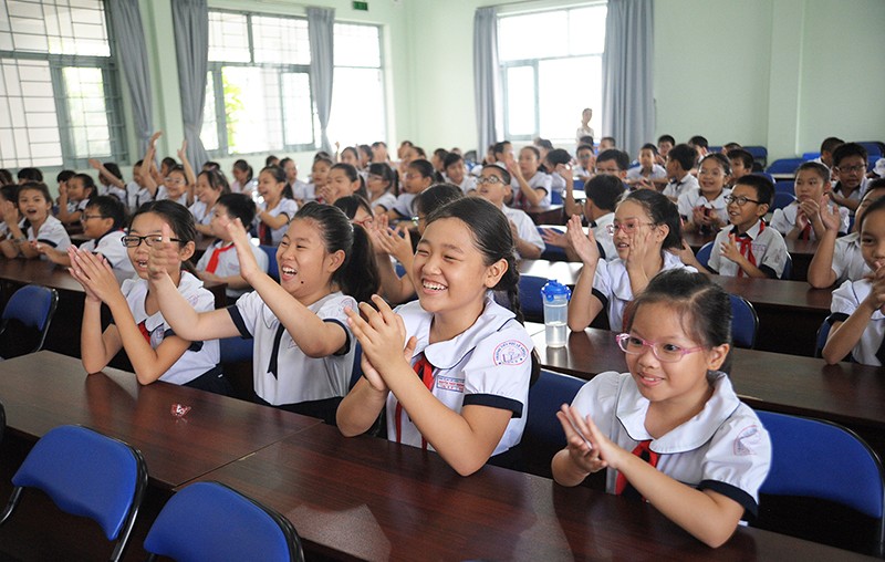 Học sinh Trường Tiểu học Lê Văn Việt (TPHCM) rất hào hứng với cuộc thi Spelling Bee Contest nhằm tăng cường khả năng phát âm chuẩn tiếng Anh sau thời gian học tập giáo trình và phần mềm bổ trợ i-Learn Smart Start
