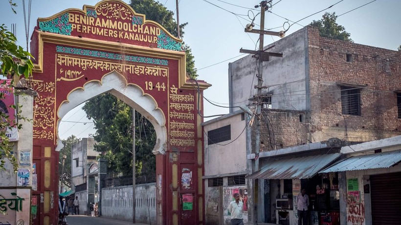 Lối vào Kannauj, thành phố tinh chế nước hoa hồng Damask danh bất hư truyền của Ấn Độ