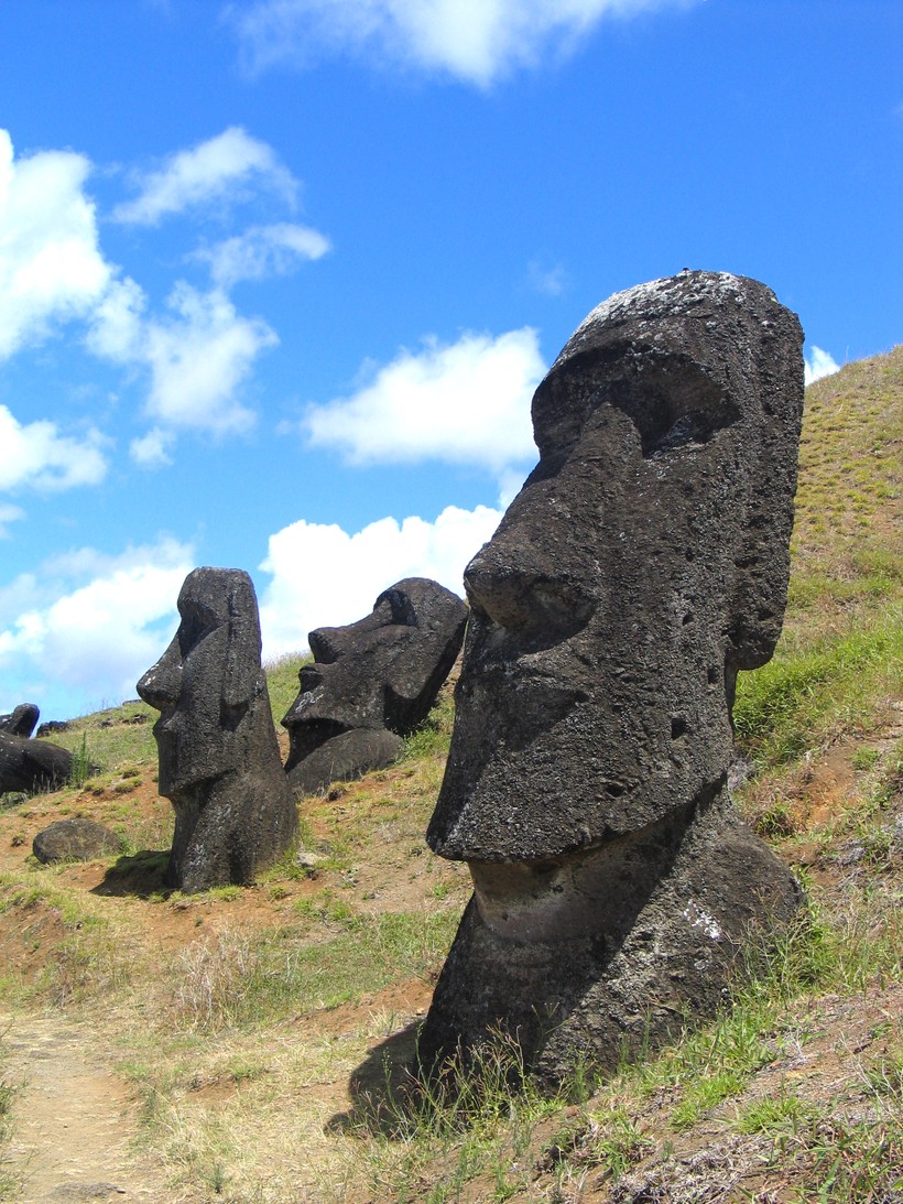 Tượng trên đảo Phục Sinh làm từ tro núi lửa