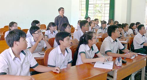 Thầy trò Trường THPT chuyên Trần Hưng Đạo - Bình Thuận