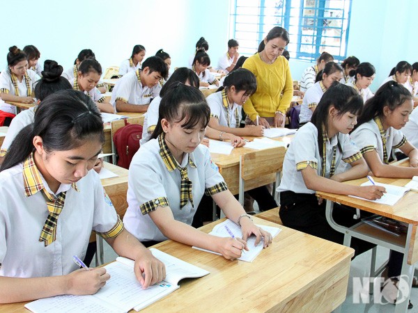 Giáo viên và học sinh Trường THPT Phan Bội Châu, Ninh Thuận