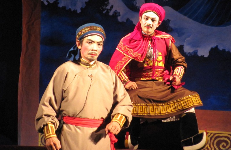 NSND Minh Ngọc (phía sau) trong vai Nguyễn Huệ vở Đêm sáng phương Nam