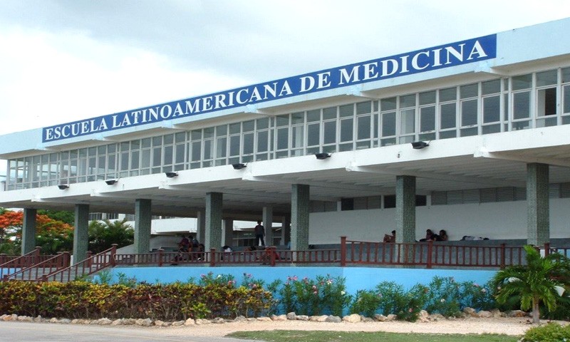 Trường Y khoa E.L.A.M nằm ở ngoại ô thành phố Havana, Cuba