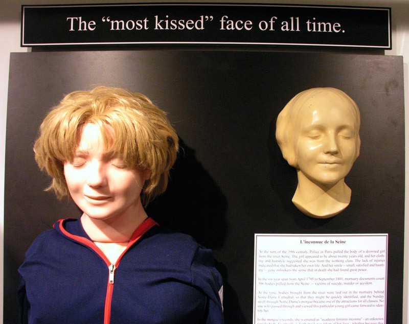Người đẹp vô danh của sông Seine tại Bảo tàng mặt nạ cuộc sống ở Boston, Mỹ