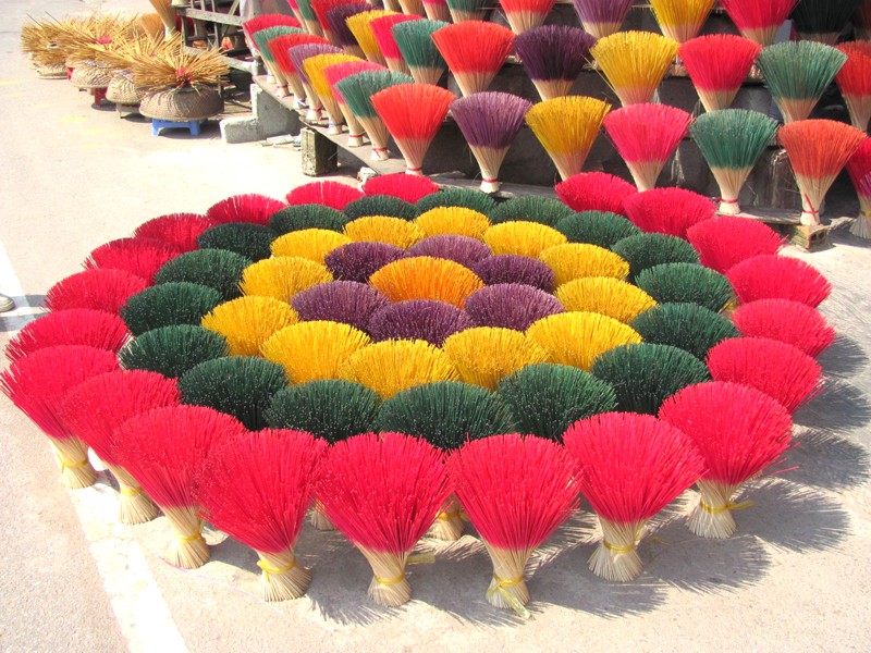 Hương Huế màu ngũ sắc như tranh thờ làng Sình và hoa giấy Thanh Tiên