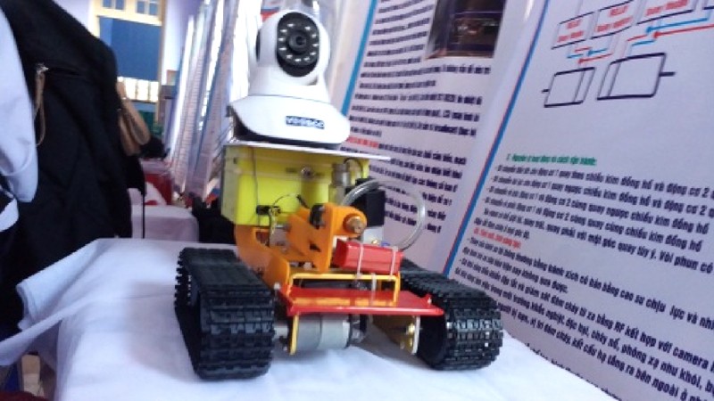 Robot chữa cháy điều khiển từ xa bằng sóng RF của Hương và Tuấn