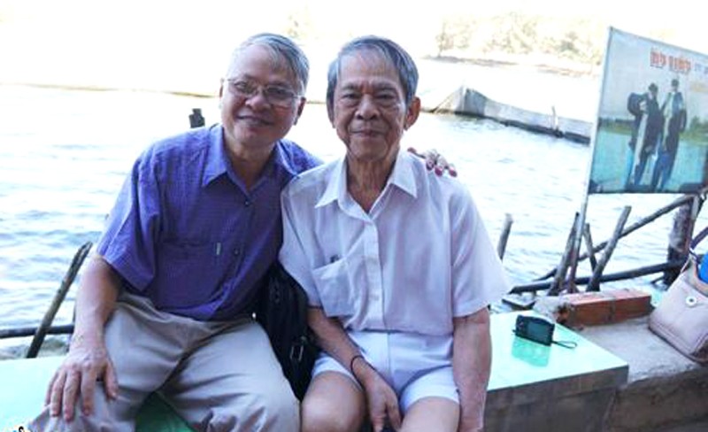 Nhà văn Nguyễn Minh Ngọc (trái) và nhà văn Trần Thanh Giao