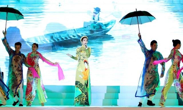 Dương Kim Ánh trong một chương trình ca nhạc