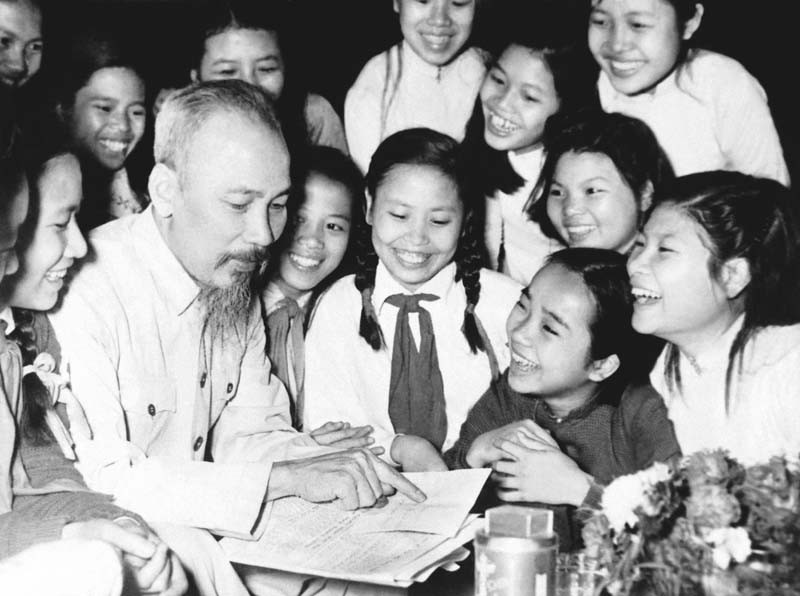 Tư tưởng Hồ Chí Minh về giáo dục: Học đi đôi với hành, lý luận gắn với thực tiễn