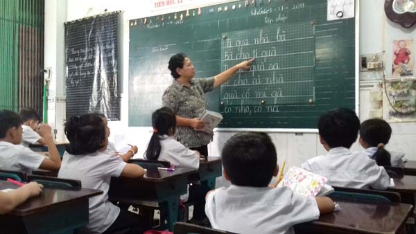 Lớp học tình thương “bao cấp” giữa Sài Gòn