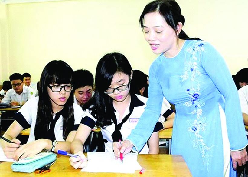 Cô trò Trường THPT Nguyễn Thái Bình (TPHCM) trong tiết ôn tập