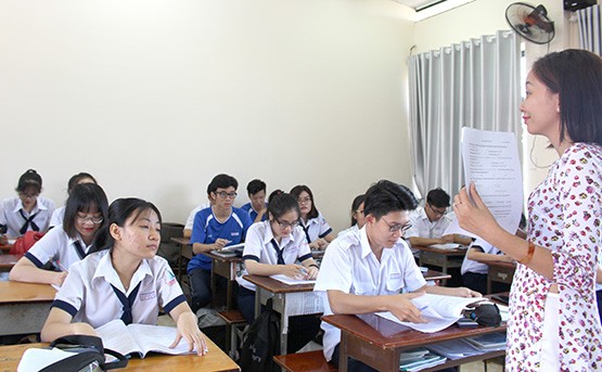 Một tiết ôn thi của HS lớp 12 Trường Nguyễn Hữu Huân, quận Thủ Đức, TPHCM