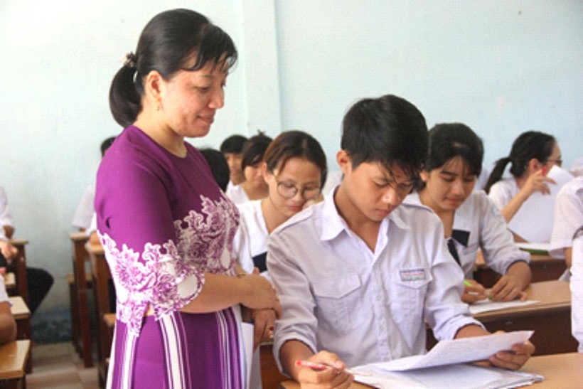 Học sinh lớp 12 ôn tập môn Tiếng Anh chuẩn bị cho Kỳ thi THPT quốc gia