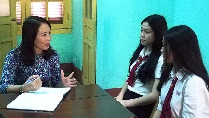 Tư vấn cho học sinh tại Trường THPT Hai Bà Trưng, TP Huế