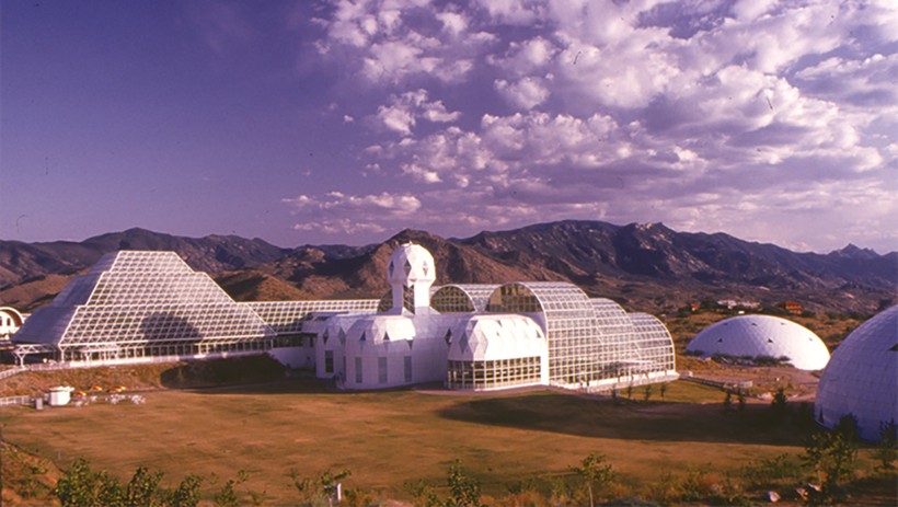 The Biosphere 2 hoàn thành năm 1991.