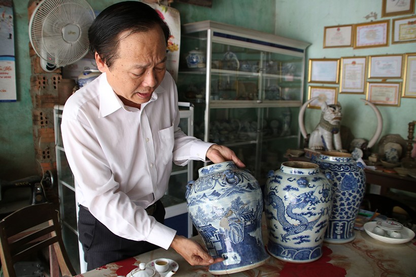 Thầy Phương say sưa nói về pháp lam của triều đình nhà Nguyễn