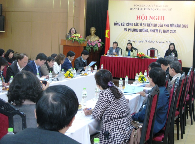 Thứ trưởng Bộ GD&ĐT Ngô Thị Minh phát biểu tại Hội nghị.