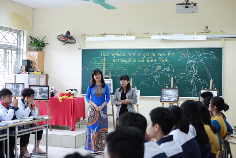 Tiết dạy sáng tạo của cô Nguyễn Thị Hồng Hạnh (đứng bên trái).