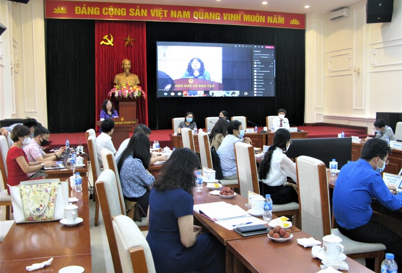 Thứ trưởng Bộ GD&ĐT Ngô Thị Minh phát biểu kết luận hội thảo.
