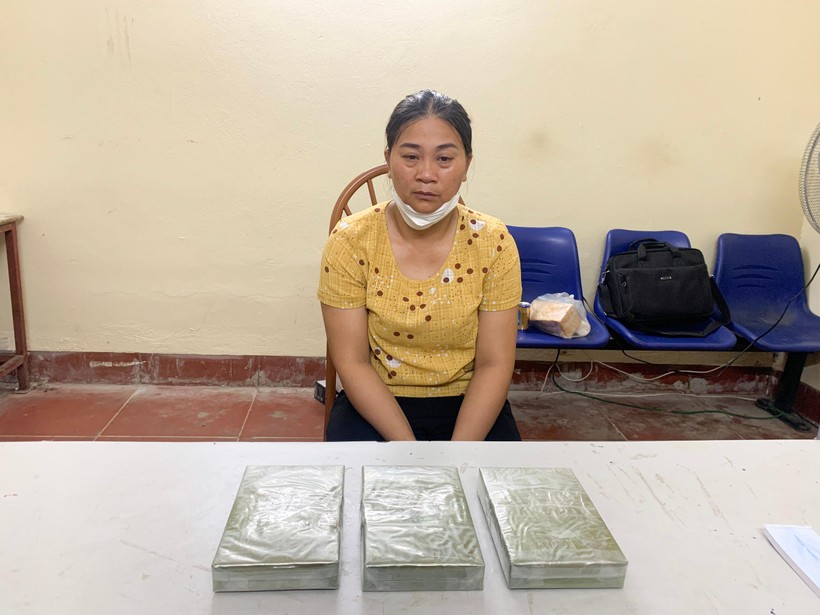 Sơn La: Bắt “nữ quái” vận chuyển thuê 3 bánh heroin