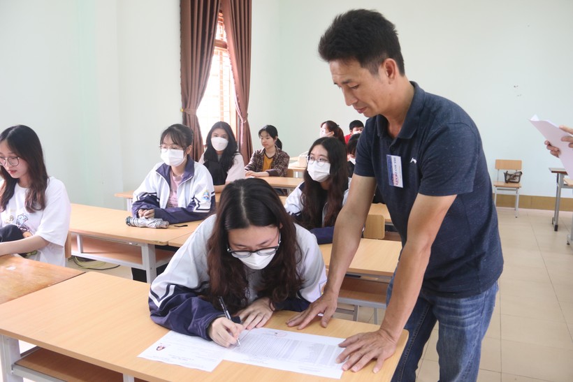 Các thí sinh ở Sơn La kêu đề thi môn tổ hợp khó làm.
